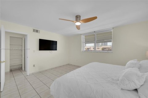 Copropriété à louer à North Miami Beach, Floride: 2 chambres, 103.12 m2 № 1367565 - photo 15