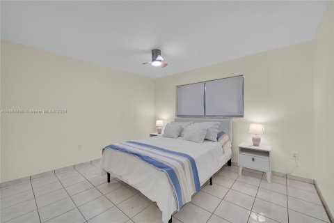 Condo in North Miami Beach, Florida, 2 bedrooms  № 1367565 - photo 19