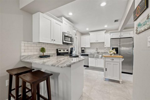 Casa en venta en Tampa, Florida, 4 dormitorios, 142.14 m2 № 1296650 - foto 9