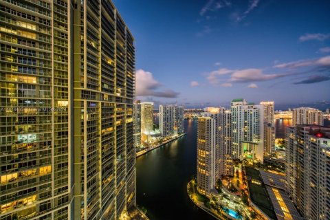 Condo in Miami, Florida, 2 bedrooms  № 1404619 - photo 1