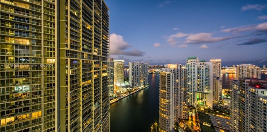 Condominio en Miami, Florida, 2 dormitorios  № 1404619