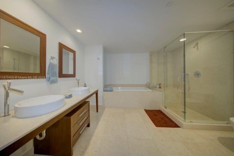 Condo in Miami, Florida, 2 bedrooms  № 1404619 - photo 18