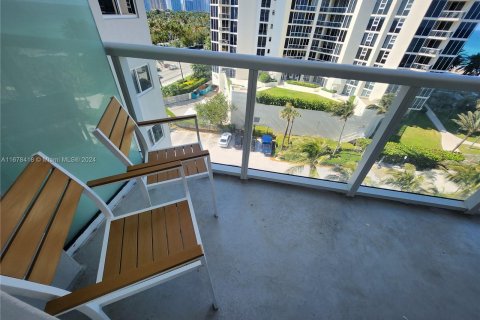 Studio in the Condo in Sunny Isles Beach, Florida  № 1404620 - photo 4