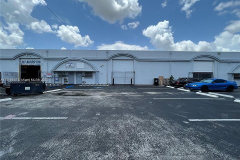 Propiedad comercial en venta en Hallandale Beach, Florida № 1240433 - foto 1