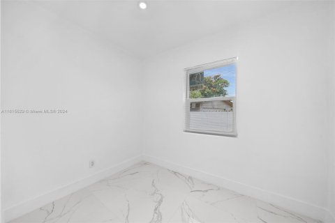 Casa en venta en Fort Lauderdale, Florida, 4 dormitorios, 156.63 m2 № 1240355 - foto 19