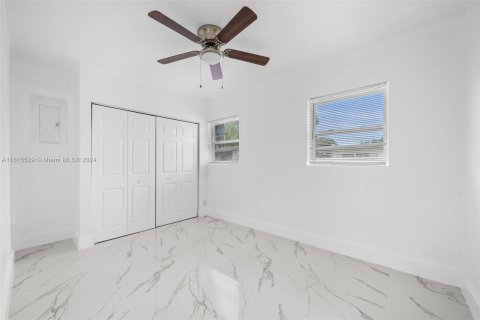 House in Fort Lauderdale, Florida 4 bedrooms, 156.63 sq.m. № 1240355 - photo 11