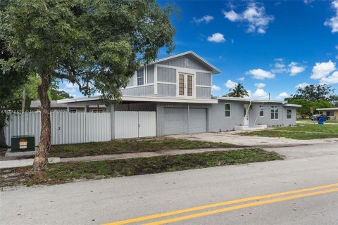 House in Fort Lauderdale, Florida 4 bedrooms, 156.63 sq.m. № 1240355 - photo 3