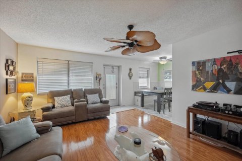 Condo in West Palm Beach, Florida, 2 bedrooms  № 1141522 - photo 17