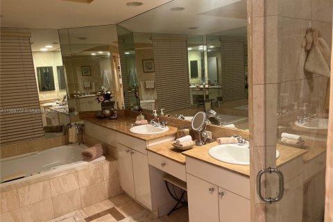 Condo in Aventura, Florida, 3 bedrooms  № 1170648 - photo 21