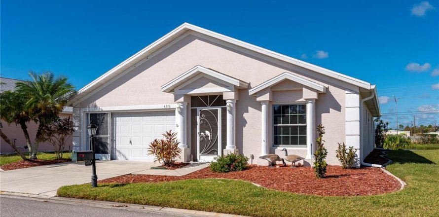 House in Port Charlotte, Florida 2 bedrooms, 128.39 sq.m. № 1403377