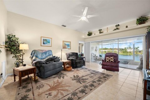 House in Port Charlotte, Florida 2 bedrooms, 128.39 sq.m. № 1403377 - photo 7