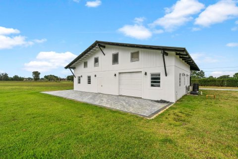 House in Southwest Ranches, Florida 4 bedrooms, 233.56 sq.m. № 1179596 - photo 1