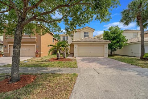 Villa ou maison à vendre à Miramar, Floride: 4 chambres, 201.78 m2 № 1179353 - photo 1