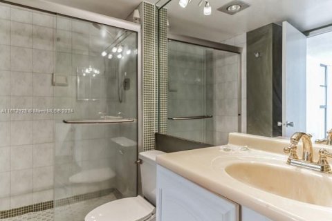 Condo in Aventura, Florida, 2 bedrooms  № 1396224 - photo 17