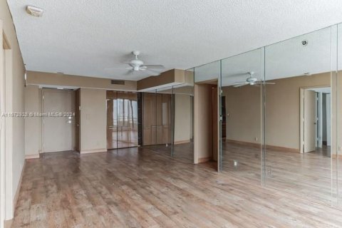 Copropriété à vendre à Aventura, Floride: 2 chambres, 101.64 m2 № 1396224 - photo 2