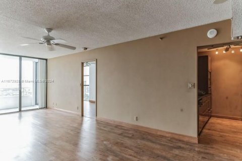 Copropriété à vendre à Aventura, Floride: 2 chambres, 101.64 m2 № 1396224 - photo 3