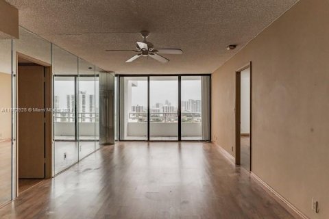 Copropriété à vendre à Aventura, Floride: 2 chambres, 101.64 m2 № 1396224 - photo 1