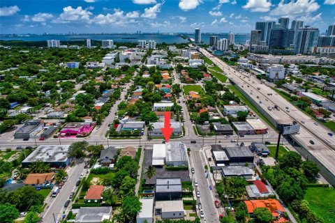 Propiedad comercial en venta en Miami, Florida № 1396133 - foto 28