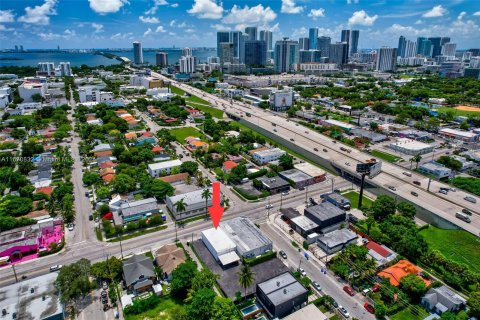 Propiedad comercial en venta en Miami, Florida № 1396133 - foto 27