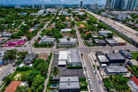 Propiedad comercial en venta en Miami, Florida № 1396133 - foto 29