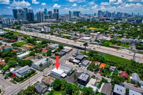 Propiedad comercial en venta en Miami, Florida № 1396133 - foto 20