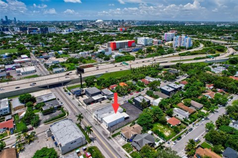 Propiedad comercial en venta en Miami, Florida № 1396133 - foto 24