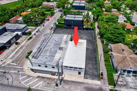 Commercial property in Miami, Florida № 1396133 - photo 1