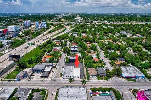 Propiedad comercial en venta en Miami, Florida № 1396133 - foto 23