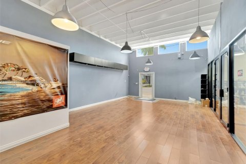 Propiedad comercial en venta en Miami, Florida № 1396133 - foto 6