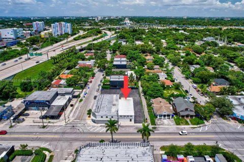 Propiedad comercial en venta en Miami, Florida № 1396133 - foto 22