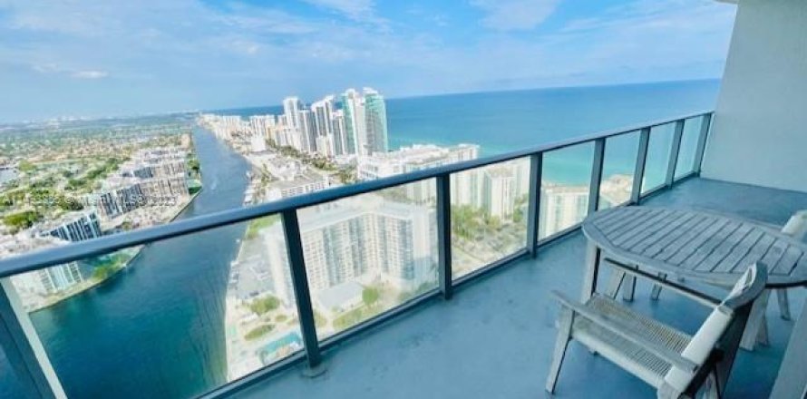 Condominio en Hollywood, Florida, 2 dormitorios  № 863634