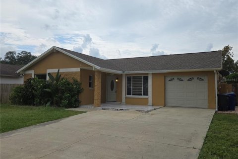 House in New Port Richey, Florida 3 bedrooms, 119.19 sq.m. № 1363460 - photo 2