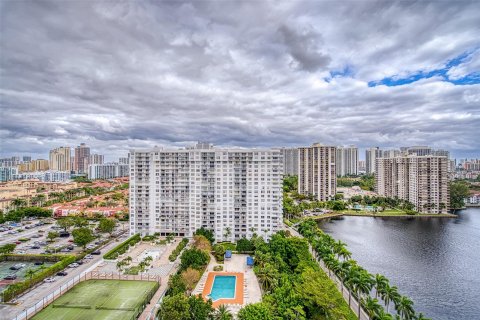 Condo in Aventura, Florida, 2 bedrooms  № 1209125 - photo 13