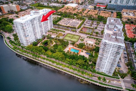 Condo in Aventura, Florida, 2 bedrooms  № 1209125 - photo 2