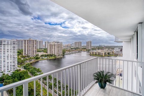 Condo in Aventura, Florida, 2 bedrooms  № 1209125 - photo 26