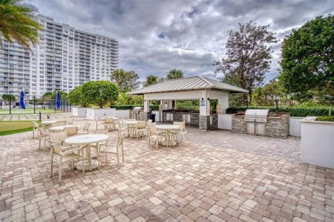 Condo in Aventura, Florida, 2 bedrooms  № 1209125 - photo 10