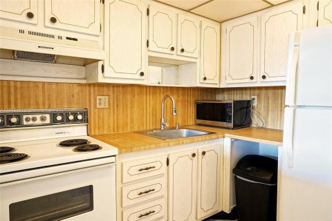 Condo in Sunrise, Florida, 1 bedroom  № 1374258 - photo 7