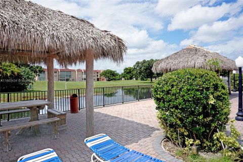 Condo in Sunrise, Florida, 1 bedroom  № 1374258 - photo 18