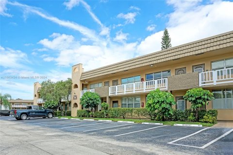 Condo in Sunrise, Florida, 1 bedroom  № 1374258 - photo 2