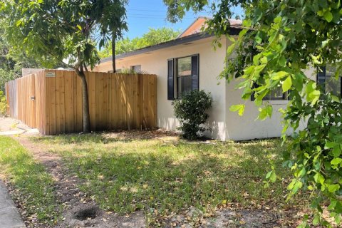 House in Lake Worth, Florida 3 bedrooms, 112.97 sq.m. № 1208822 - photo 12