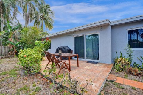 Casa en venta en Pompano Beach, Florida, 4 dormitorios, 161.84 m2 № 1208784 - foto 1