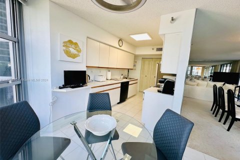 Condominio en venta en Aventura, Florida, 2 dormitorios, 134.43 m2 № 1401228 - foto 9