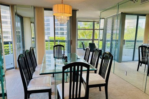 Condo in Aventura, Florida, 2 bedrooms  № 1401228 - photo 17