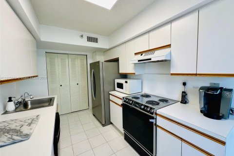 Condo in Aventura, Florida, 2 bedrooms  № 1401228 - photo 11