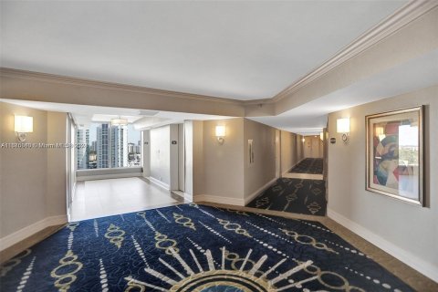 Condo in Aventura, Florida, 2 bedrooms  № 1401228 - photo 26