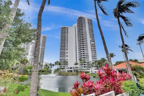 Condo in Aventura, Florida, 2 bedrooms  № 1401228 - photo 27