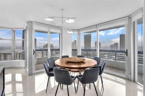 Condo in Aventura, Florida, 3 bedrooms  № 1367351 - photo 12