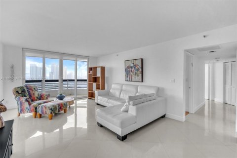 Condominio en venta en Aventura, Florida, 3 dormitorios, 159.98 m2 № 1367351 - foto 4