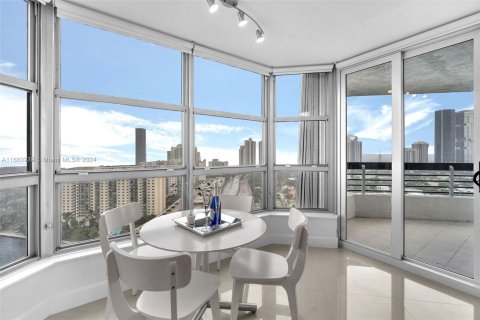 Condominio en venta en Aventura, Florida, 3 dormitorios, 159.98 m2 № 1367351 - foto 10