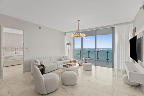 Condominio en venta en Miami, Florida, 2 dormitorios, 218.04 m2 № 1367308 - foto 2